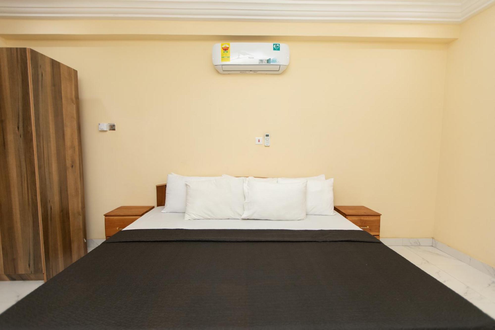 Washington Apartments - Just 25Mins Drive From The Airport Kwashieman Exterior photo