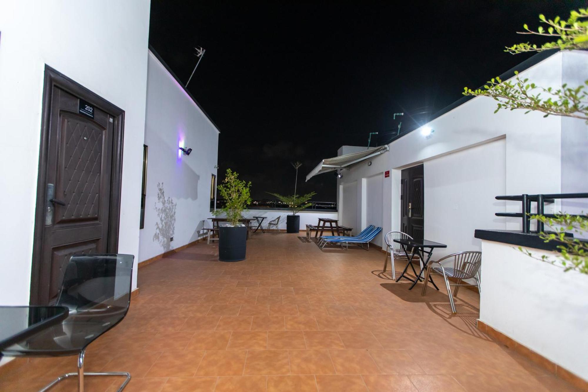 Washington Apartments - Just 25Mins Drive From The Airport Kwashieman Exterior photo