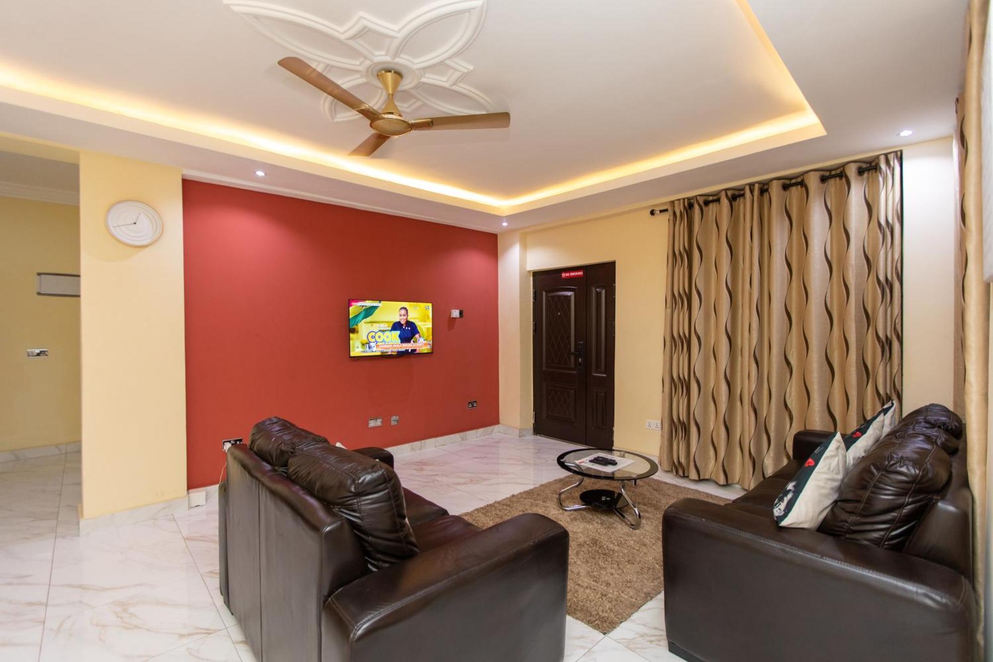 Washington Apartments - Just 25Mins Drive From The Airport Kwashieman Exterior photo